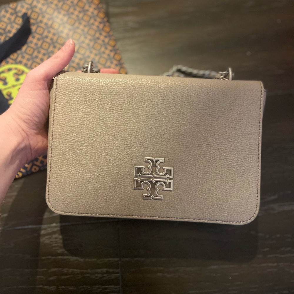 Tory Burch Britten Shoulder Bag In French Gray